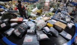 快递员爆料切水果的视频,视频走红网络引热议